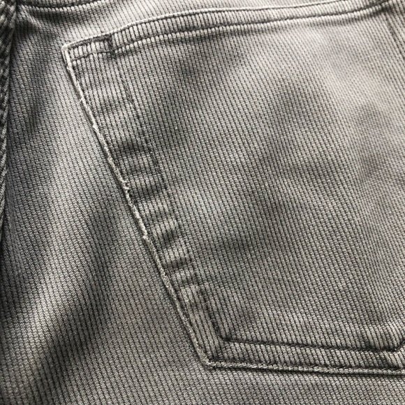 Uniqlo Gray Cropped Straight-Leg Jeans Women’s - Picture 10 of 14